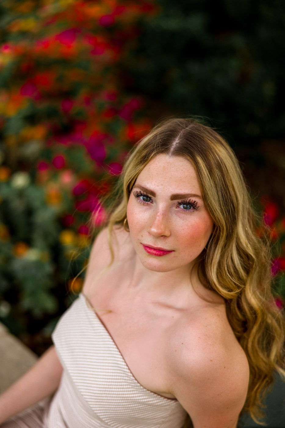 Editorial senior session, street crossing at The Domain